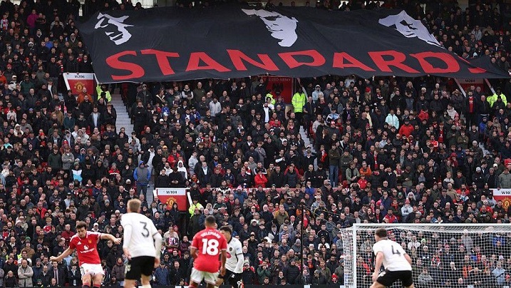 Fans von Manchester United äußern ihren Unmut gegenüber den Spielern durch Pfiffe
